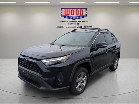 Used 2022 Toyota RAV4 XLE AWD/4WD image 7