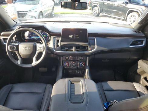 Used 2022 Chevrolet Tahoe Z71 w/ Luxury Package AWD/4WD image 9