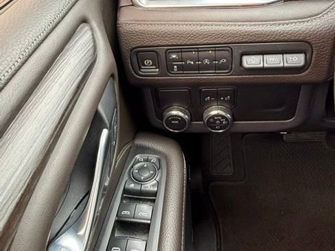 Used 2021 GMC Yukon Denali w/ Denali Premium Package RWD image 8