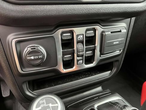 New 2025 Jeep Gladiator Sport AWD/4WD image 22