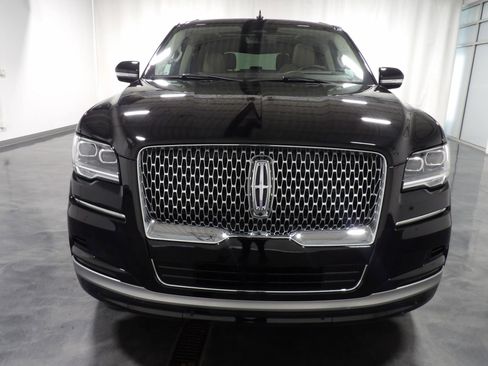 Used 2022 Lincoln Navigator Reserve image 2
