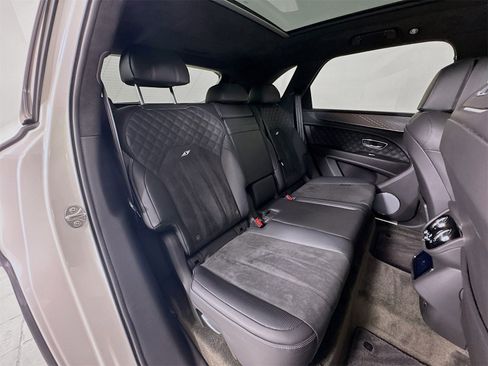 Used 2022 Bentley Bentayga image 27