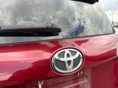 Used 2018 Toyota RAV4 Limited FWD image 17