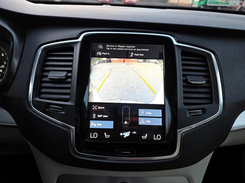 Used 2018 Volvo XC90 T6 Momentum w/ Convenience Package image 23