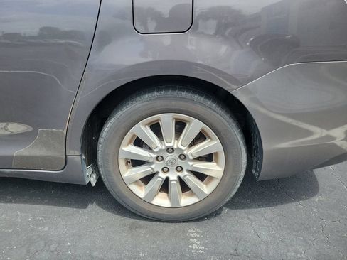 Used 2012 Toyota Sienna Limited w/ LTD Navigation Pkg FWD image 5