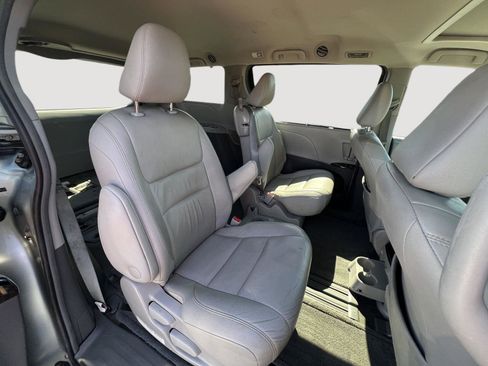 Used 2015 Toyota Sienna XLE image 23