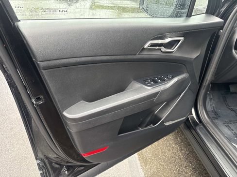 Used 2023 Kia Sportage LX image 17