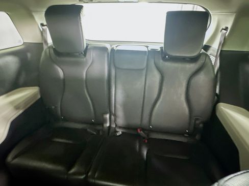 Used 2024 Kia Carnival LX image 28