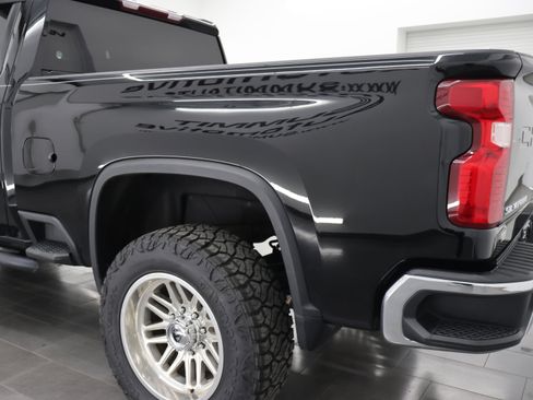 Used 2024 Chevrolet Silverado 2500 LT AWD/4WD image 30