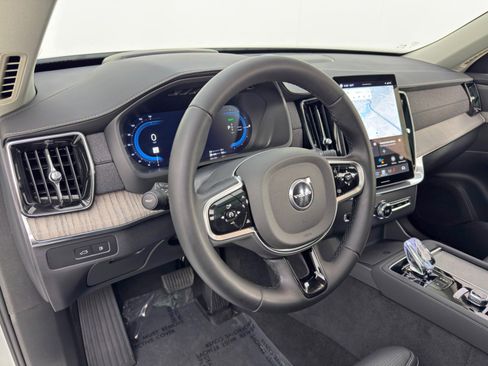 Used 2025 Volvo XC90 T8 Ultra w/ Protection Package Premier image 14
