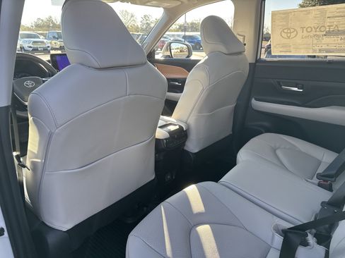 New 2026 Toyota Grand Highlander AWD Hybrid image 25
