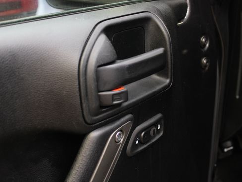 Used 2018 Jeep Wrangler Unlimited Sport S image 28