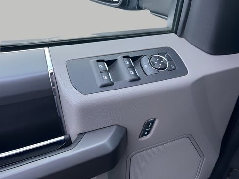 Used 2016 Ford F150 XLT w/ Equipment Group 302A Luxury image 26