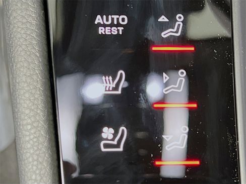 New 2026 Porsche Macan Base image 23