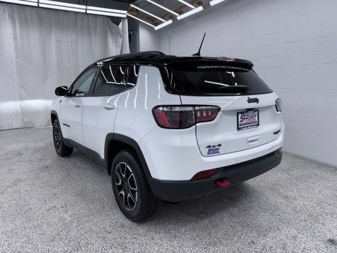 Used 2025 Jeep Compass Trailhawk AWD/4WD image 4