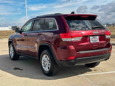 Used 2019 Jeep Grand Cherokee Laredo image 5