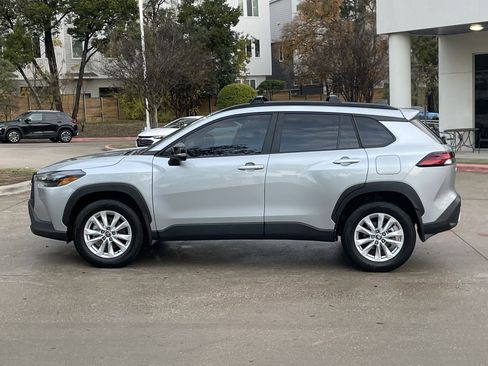 Used 2026 Toyota Corolla Cross LE image 3