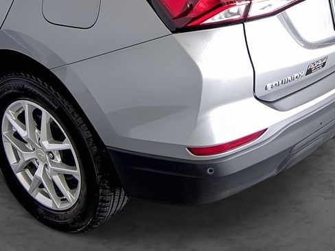 Used 2023 Chevrolet Equinox LS w/ LS Convenience Package image 9