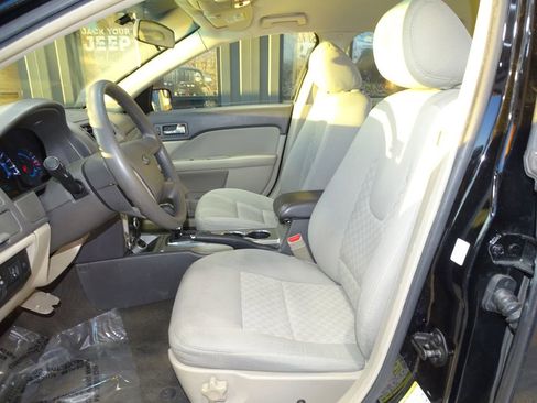 Used 2012 Ford Fusion SE image 8