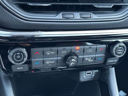 New 2026 Jeep Compass Latitude w/ Sun and Sound Group image 20