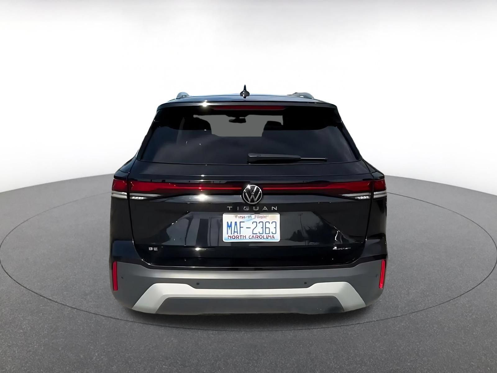 Used 2026 Volkswagen Tiguan SE AWD/4WD image 12