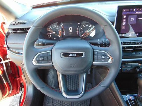 Used 2025 Jeep Compass Trailhawk AWD/4WD image 16