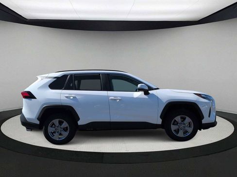 Used 2025 Toyota RAV4 XLE AWD/4WD image 9