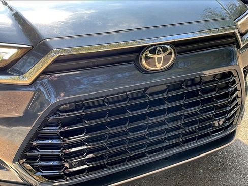 Used 2024 Toyota Grand Highlander Limited image 30