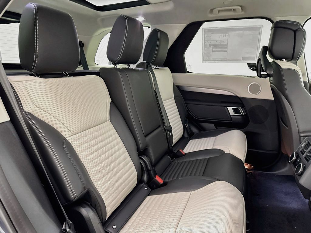 New 2026 Land Rover Discovery Limited Edition AWD/4WD image 29