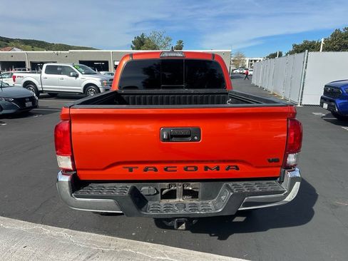Used 2017 Toyota Tacoma TRD Off-Road w/ Tow Package image 3