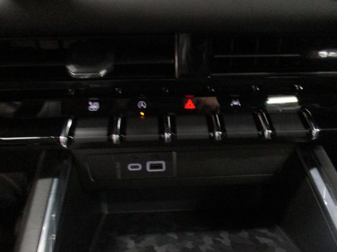 Used 2024 GMC Canyon Elevation w/ Elevation Premium Package image 34