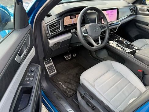 Used 2024 Volkswagen Atlas Cross Sport SEL R-Line image 7