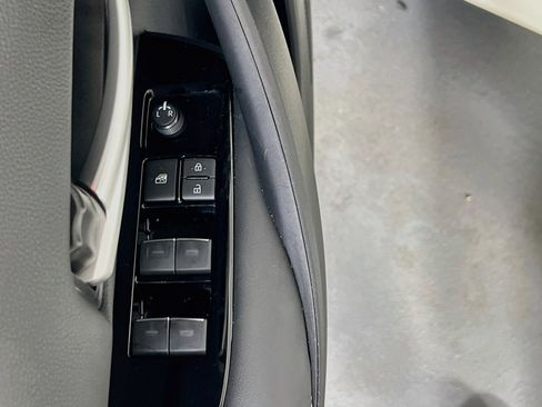 Used 2024 Toyota Corolla SE image 17