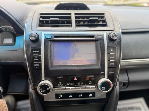 Used 2012 Toyota Camry SE FWD image 18
