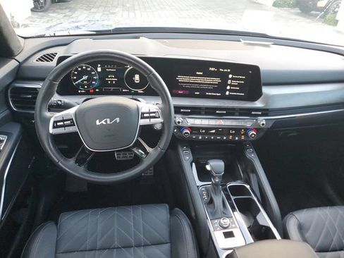Certified 2025 Kia Telluride SX Prestige X-Line AWD/4WD image 12