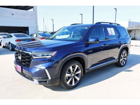 Used 2024 Honda Pilot Touring image 3