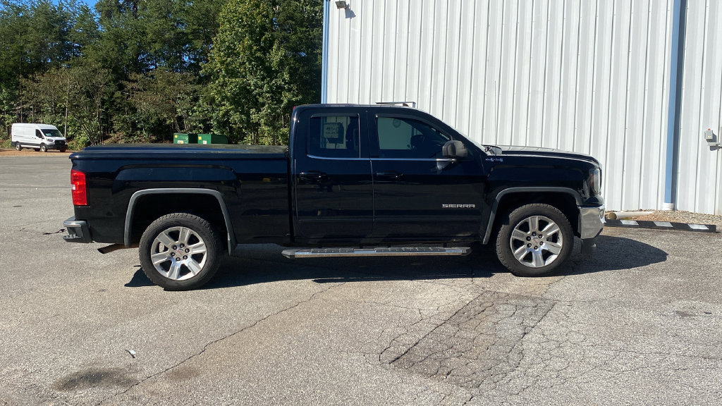 Used 2017 GMC Sierra 1500 SLE w/ SLE Value Package AWD/4WD image 4