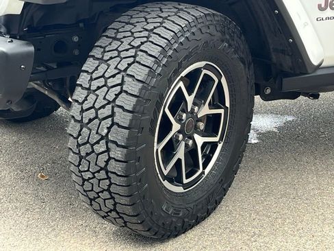 Used 2024 Jeep Gladiator Rubicon AWD/4WD image 29