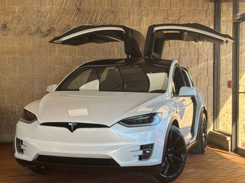 Used 2017 Tesla Model X 75D image 2