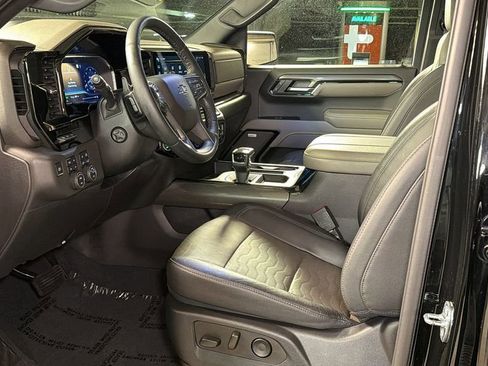 Used 2023 Chevrolet Silverado 1500 ZR2 w/ Technology Package AWD/4WD image 24