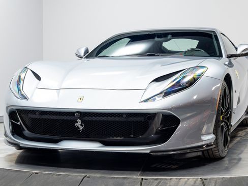 Used 2018 Ferrari 812 Superfast RWD image 73