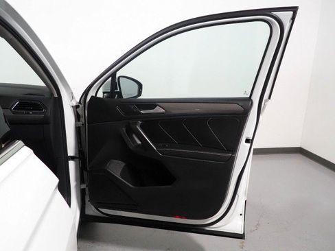 Used 2022 Volkswagen Tiguan SE image 52