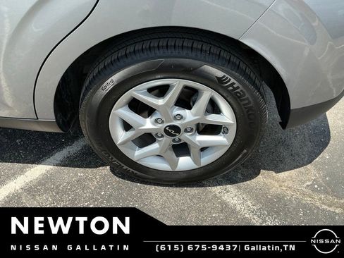 Used 2025 Kia Soul LX w/ LX Technology Package FWD image 11