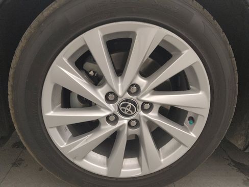 Used 2021 Toyota Camry LE image 31