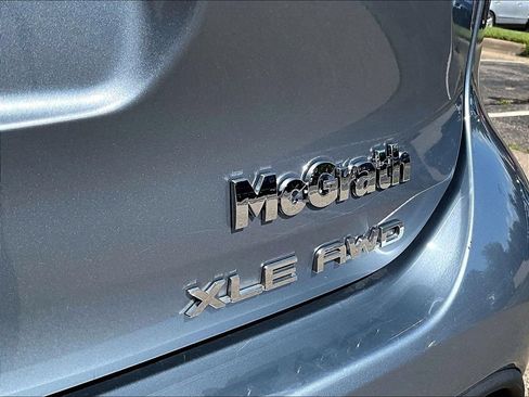 Used 2021 Toyota Highlander XLE AWD/4WD image 28