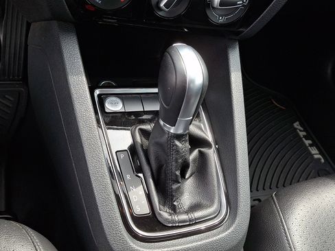 Used 2018 Volkswagen Jetta Sport FWD image 15