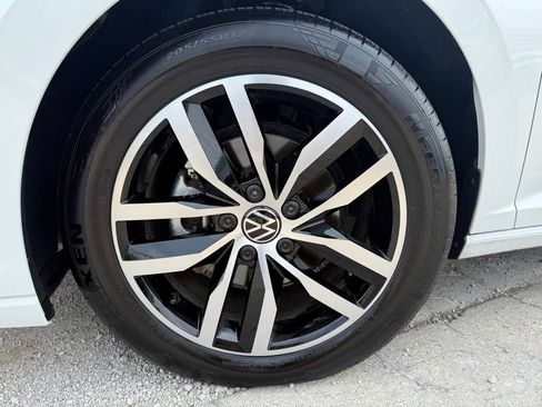Used 2025 Volkswagen Jetta SE w/ Sunroof Package image 6