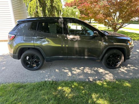 Used 2018 Jeep Compass Latitude w/ Popular Equipment Group AWD/4WD image 8