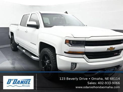 Used 2017 Chevrolet Silverado 1500 LT w/ All Star Edition AWD/4WD image 8
