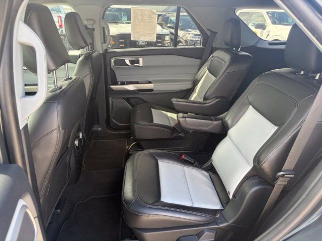 Used 2022 Ford Explorer XLT w/ Equipment Group 202A RWD image 15